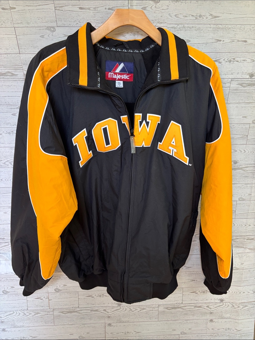 Vintage Iowa Hawkeyes Bomber Jacket Tailgate Majestic Coat mens XXL